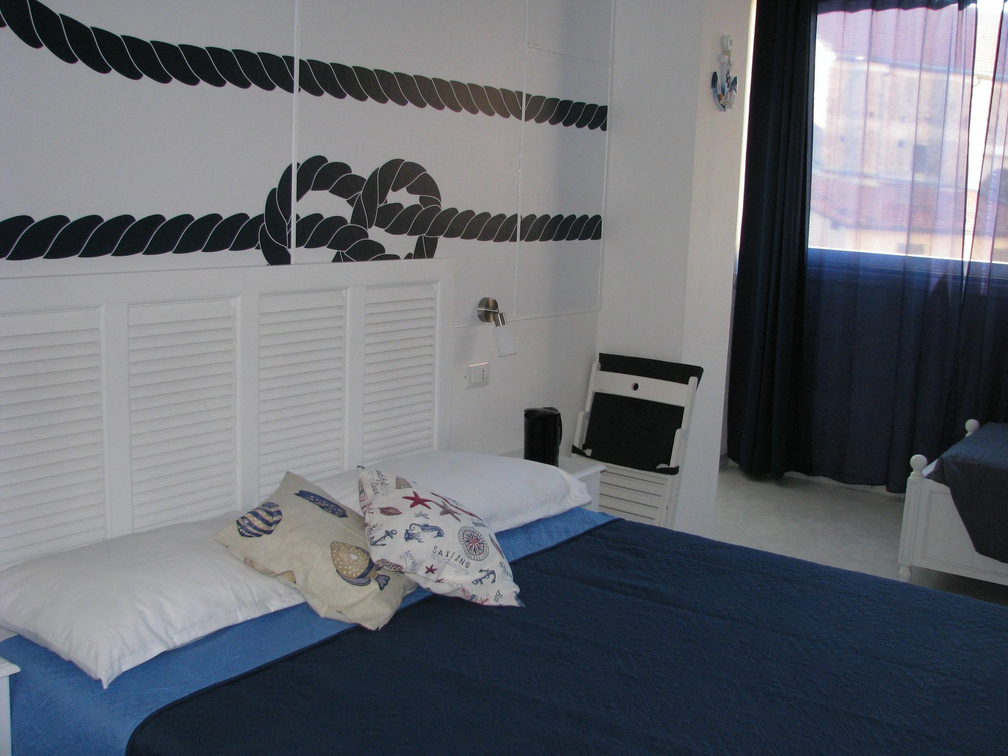 "6 In Centro" Guest House Сан Ремо Екстериор снимка