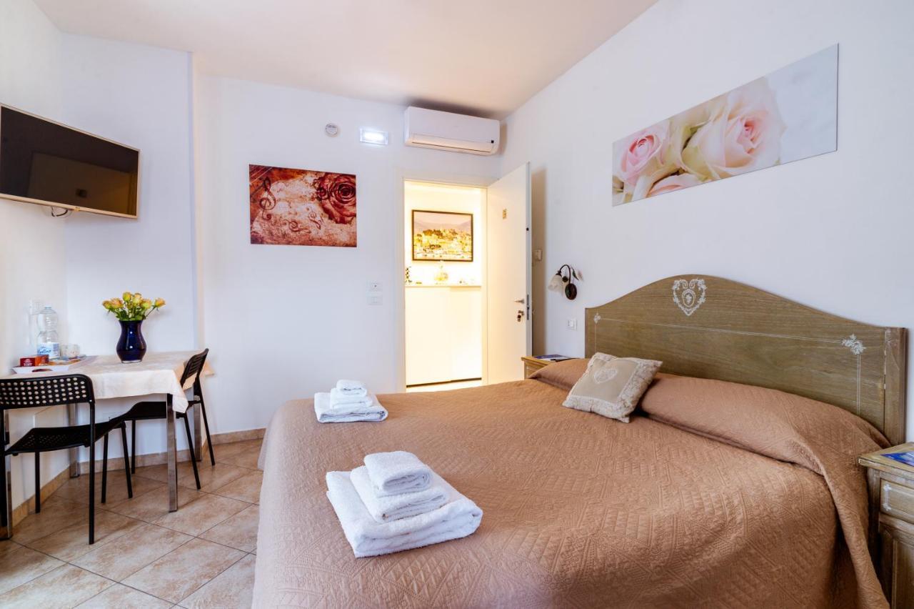 "6 In Centro" Guest House Сан Ремо Екстериор снимка